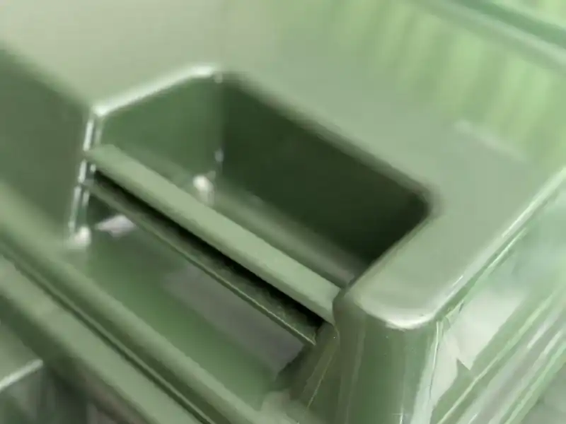 南台塑膠大型垃圾子車蓋子上的凹槽握把近拍