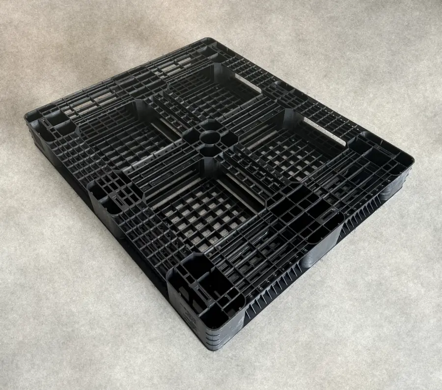 南台塑膠 120x100x14 田字型塑膠棧板反面，底座與加強肋結構